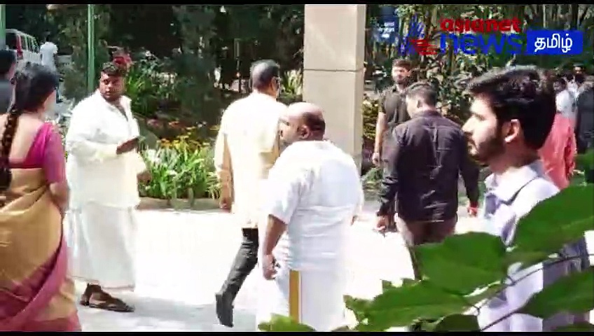 ரெபெல் ஸ்டார் அம்பரீஷ் மகன் திருமணம்... பட்டு வேட்டி சட்டையில் கெத்தாக வந்து வாழ்த்திய ரஜினிகாந்த்