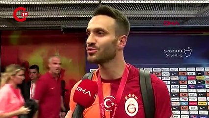 Galatasaray şampiyonluk kupasını kaldırdı