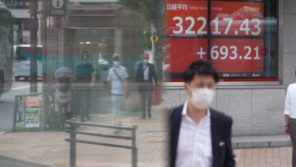 El Nikkei sube un 2,2 % y cierra por encima de los 32.000 por primera vez en 33 años