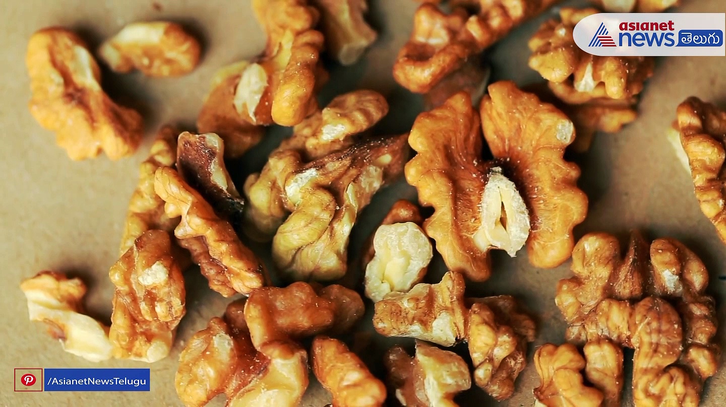 జుట్టు రాలుతుందా..? ఈ ఫుడ్స్ ని మీ డైట్ లో ఉండేలా చూసుకోండి 