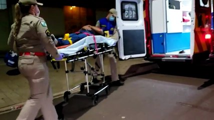 Homem fere a testa na quina da mesa e recebe de atenção do Siate no bairro Santa Cruz