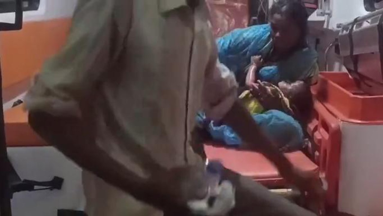 बेतूल: खेल खेल में मासूम बच्ची गर्म सब्जी के बर्तन पर गिरी, झुलसे हाथ- पैर