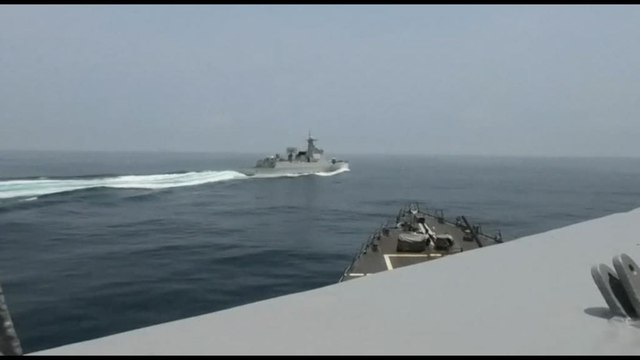 Cina-Usa, il video della collisione sfiorata fra navi militari