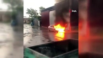 Denizli'de Sanayide Park Halindeki Araç Alev Alev Yandı