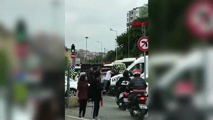 Eyüpsultan'da kaza sonrası sürücüler birbirine saldırdı