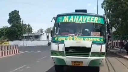 जबलपुर: बस ने बाइक को मारी जोरदार टक्कर,बाल बाल बचे यात्री