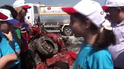 La Journée mondiale de l'environnement a été célébrée avec un événement de nettoyage de la mer à Izmir