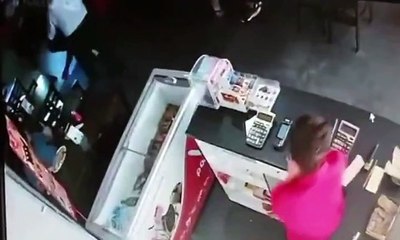 Homem morre por execução em churrascaria após briga antiga