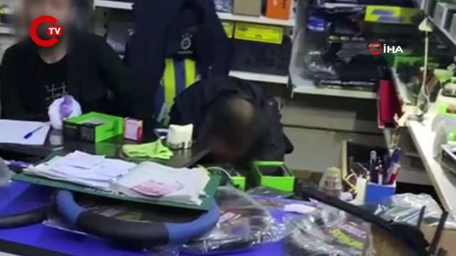 Mahallelinin 'Poşet içerisinde silah taşıyorlar' ihbarı üzerine 4 kişi gözaltına alındı