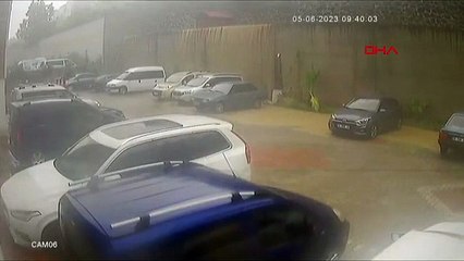 SAMSUN'DA SAĞANAK; İSTİNAT DUVARI ÇÖKTÜ, 5 ARAÇ ALTINDA KALDI