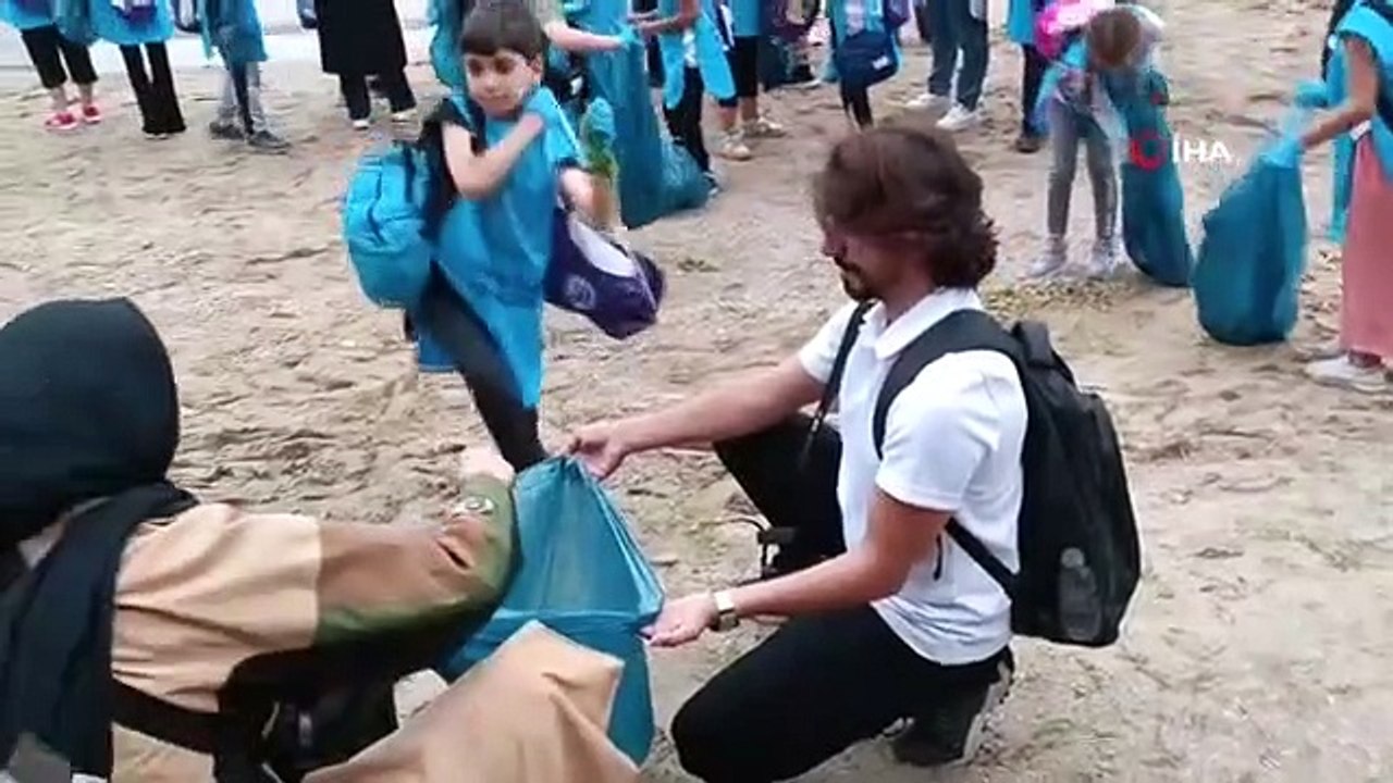 Plus de 100 kilogrammes de déchets ont été collectés en une demi-heure dans la mer nettoyée lors de la journée de l'environnement