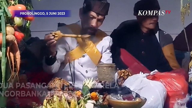 Yadnya Kasada 2023 di Gunung Bromo, Membuat Wisatawan Asing Berdecak Kagum