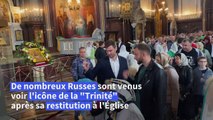 Les Moscovites se pressent pour voir l'icône restituée à l'Église par Poutine