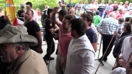 Ganaderos asaltan la Delegación de la Junta en Salamanca y se enfrentan a antidisturbios