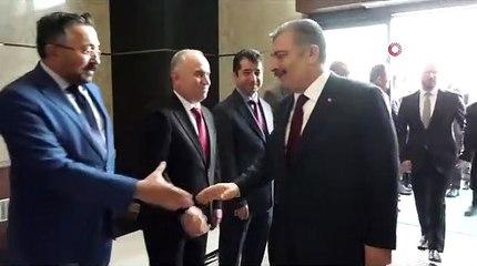 Bakan Koca, yeni dönemin ilk mesai gününde alkışlarla karşılandı