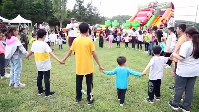Festival coloré au paradis de l'artichaut