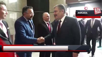 Bakan Koca, yeni dönemin ilk mesai gününde alkışlarla karşılandı