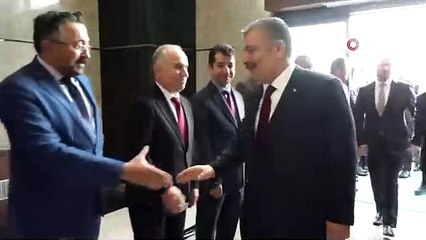 Bakan Koca, yeni dönemin ilk mesai gününde alkışlarla karşılandı