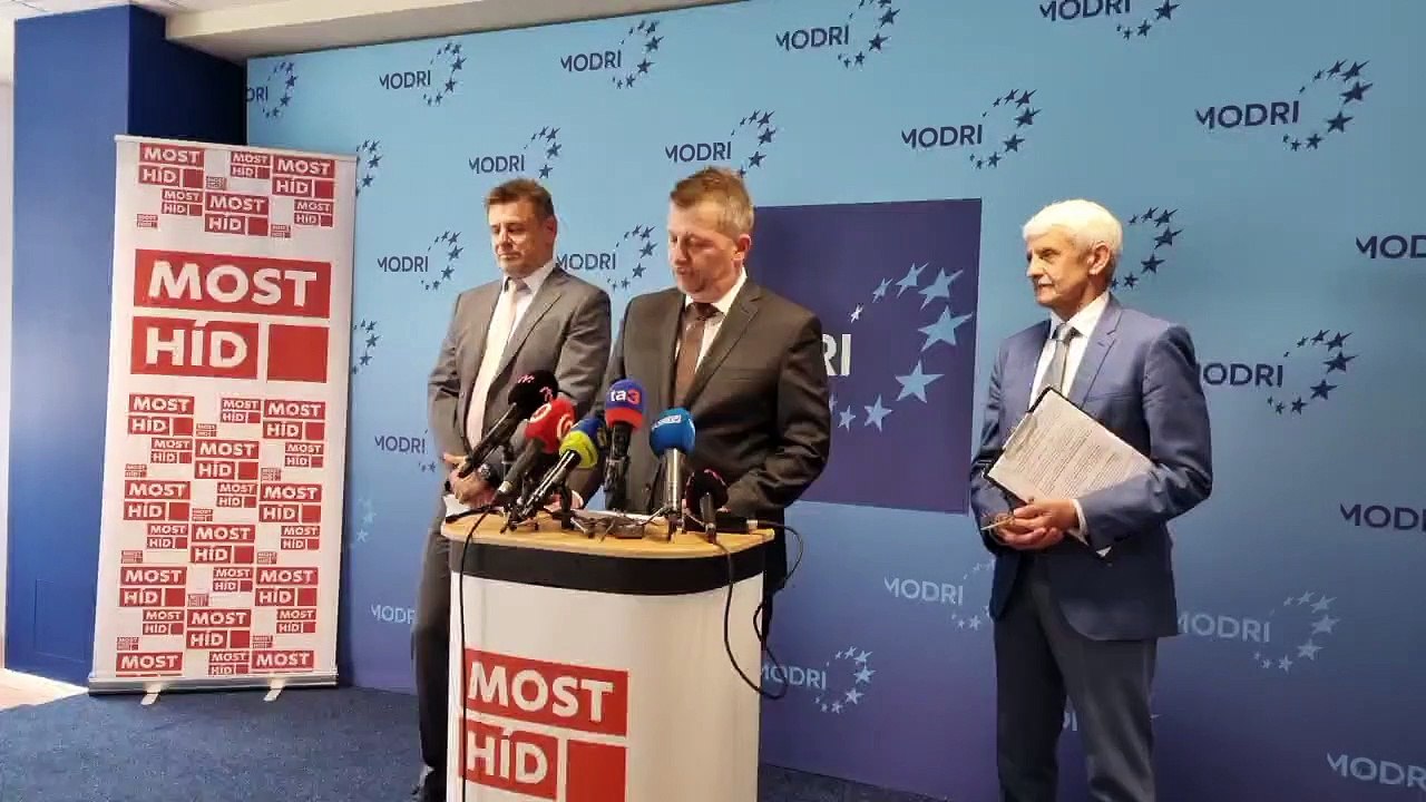 ZÁZNAM: Modrí, Most-Híd považujú politiku Fica za bezpečnostnú hrozbu pre SR