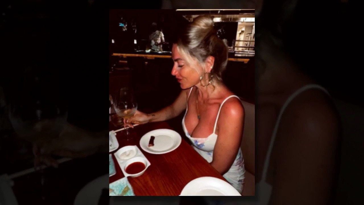 Hadise a partagé ses poses de décolleté profond, sa couleur de peau a étonné tout le monde