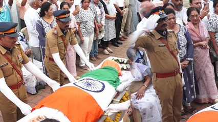 Sulochana Latkar Last Rites से पहले State Honour FULL VIDEO, Maharashtra Police Salami देते..