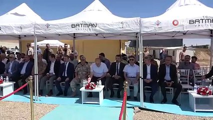 Pose des fondations de l'usine de traitement des déchets industriels dans Batman OSB