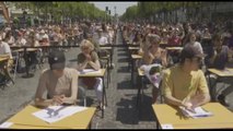 Parigi, il più grande dettato del mondo sugli Champs-Elysées