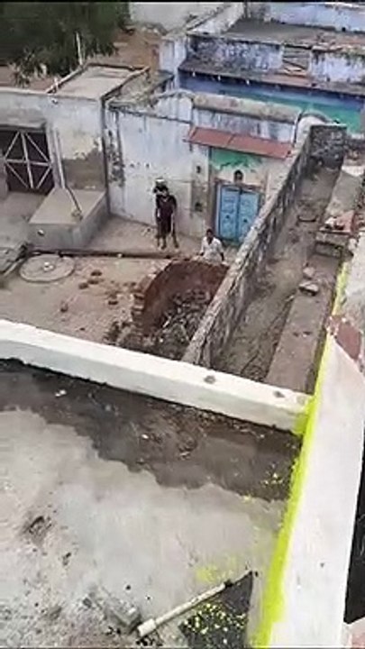 दिनदहाड़े फायरिंग, घर में तोडफ़ोड़ व पथराव...इस कदर हंगामा