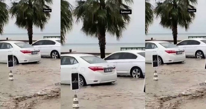 Samsun'da yağış sonrası kara ve deniz birleşti.