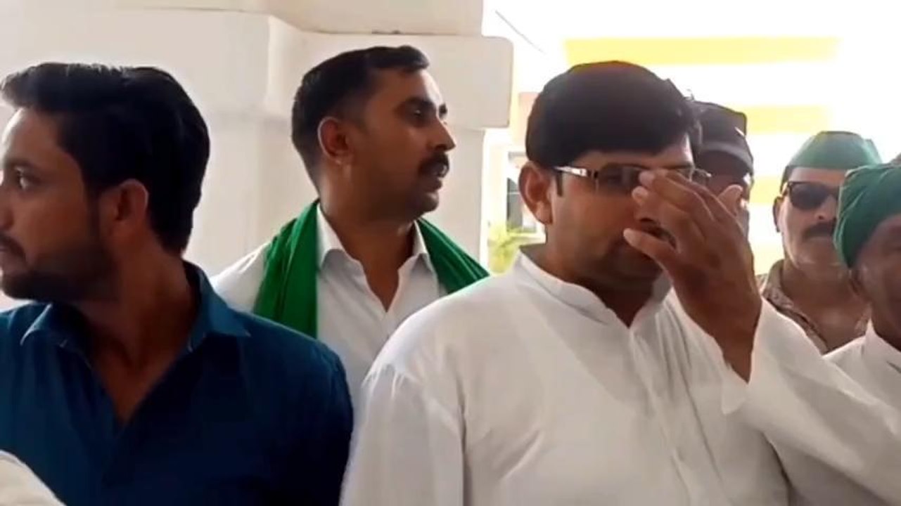 बिजनौर: किसान संगठनों ने महिला पहलवानों के समर्थन में कलेक्ट्रेट पहुंच सौंपा ज्ञापन