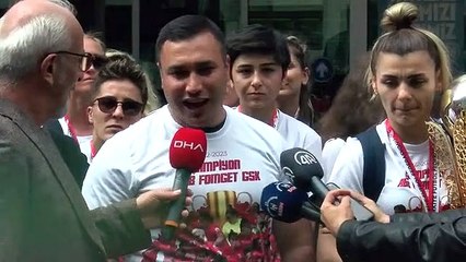 Bienvenue enthousiaste à la championne de la Super League féminine de football Municipalité métropolitaine d'Ankara FOMGET