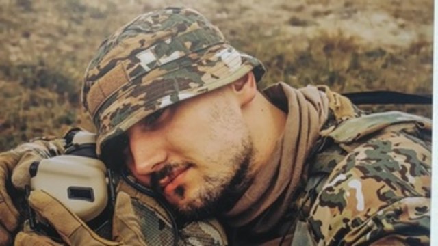 Leópolis muestra 200 fotografía de soldado ucraniano que cayó en combate