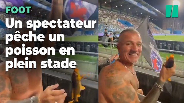 En plein match de foot, ce supporter pêche un poisson dans le stade