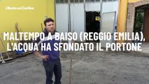 Video maltempo a Baiso (Reggio Emilia), l'acqua ha sfondato il portone