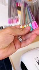 Un homme a-t-il le droit de se vernir les ongles ?