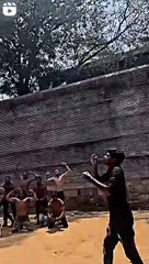 Video .... Ahmedaba: रथयात्रा  की तैयारी में जुटे अखाड़ेबाज, पिता पुत्र साथ में दिखाते हैं करतब