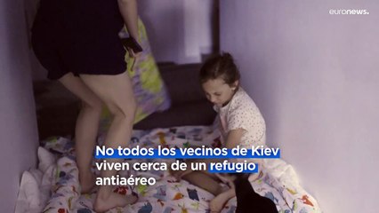 Refugios cerrados y lejos de las viviendas encienden la polémica con el Ayuntamiento de Kiev