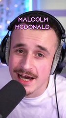 Cet homme a un penis sur son bras