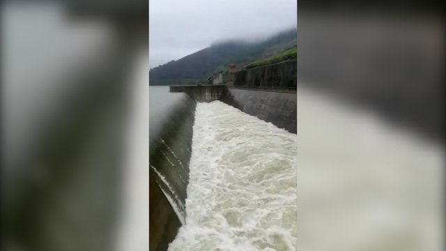 Baraj kapakları açıldı, dere yataklarındaki evlerin boşaltılması istendi