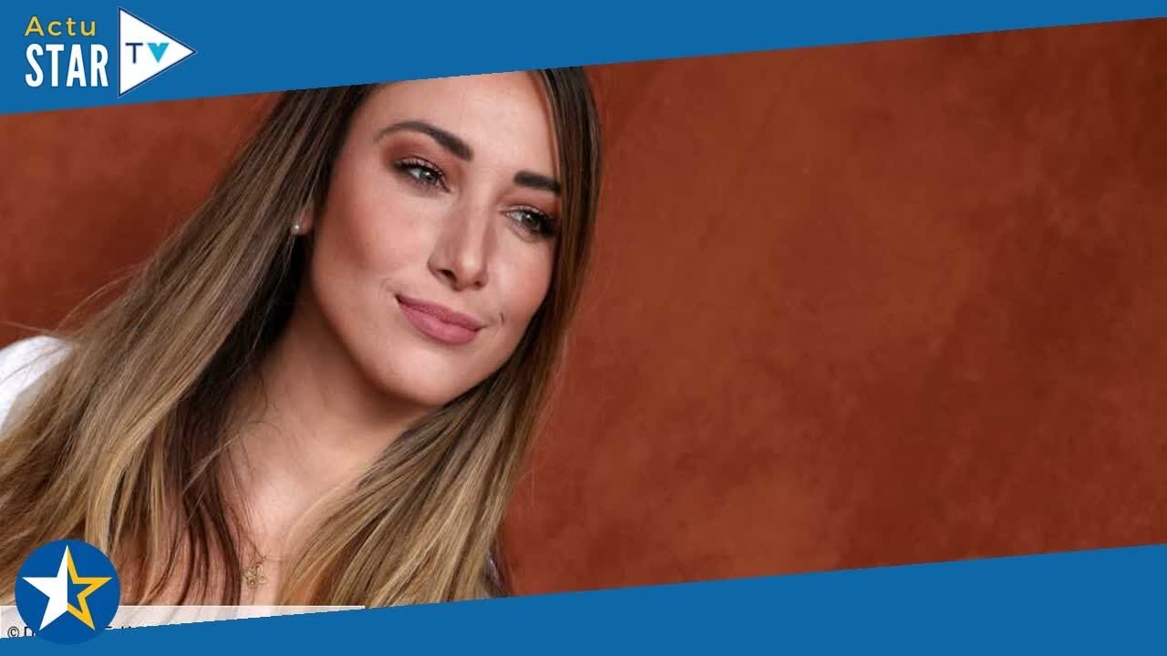 Delphine Wespiser accusée d'avoir retouché ses jambes, elle est défendue par ses fans