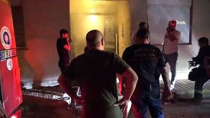 Antalya'da yangın paniği: Mahsur kalan genç, kapının kilidi kırılarak kurtarıldı