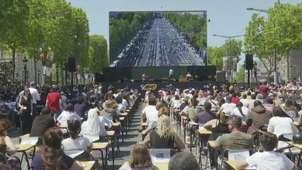 El gran dictado: los Campos Eliseos transformados en aula gigante