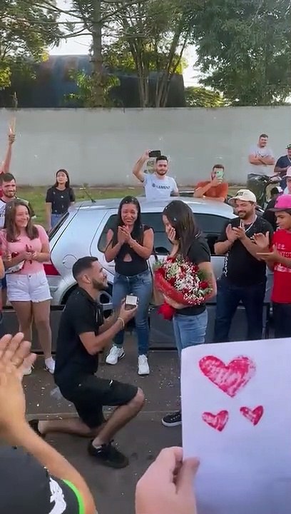 Pedido de casamento acontece no meio da competição de carros rebaixados