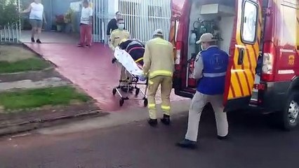 Idosa cai de escada e sofre contusão no crânio e suspeita de fratura
