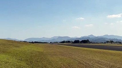Avião aterrissa sem trem de pouso e escapa de incêndio em SC