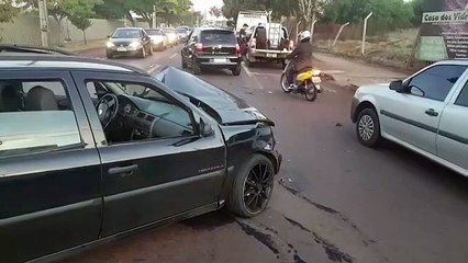 Ranger e Parati se envolvem em acidente na Avenida Tito Muffato