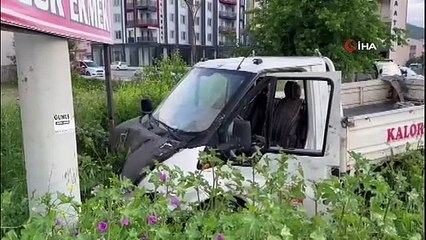 1 personne tuée, 4 personnes blessées dans l'accident au cours duquel une camionnette et une voiture sont entrées en collision à Afyonkarahisar