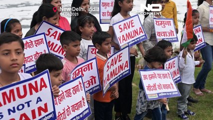 شاهد: سلسلة بشرية على طول نهر يامونا بالهند لزيادة الوعي بمشاكل التلوث
