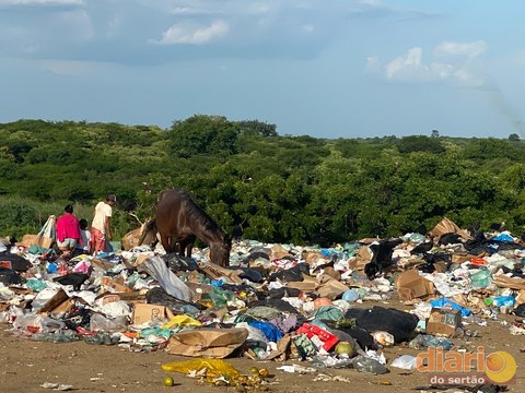 Padre comemora licitação da Prefeitura de Cajazeiras para acabar com o lixão através de empresa