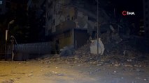 Diyarbakır’da ağır hasarlı binanın bir kısmı kendiliğinden çöktü